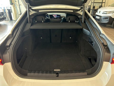 BMW i4, bagage