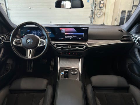 BMW i4, instrumentpanel