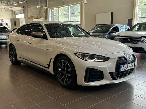 BMW i4, framifrån