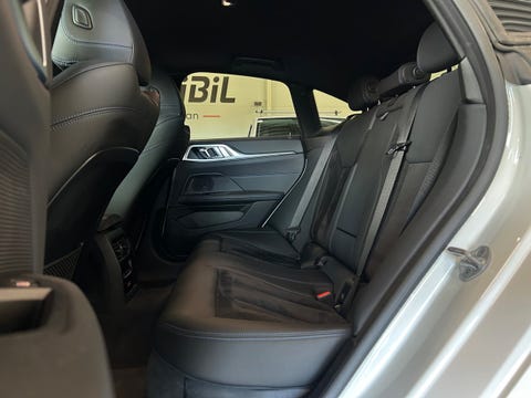 BMW i4, baksäte