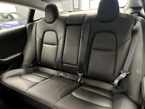Tesla Model 3, baksäte