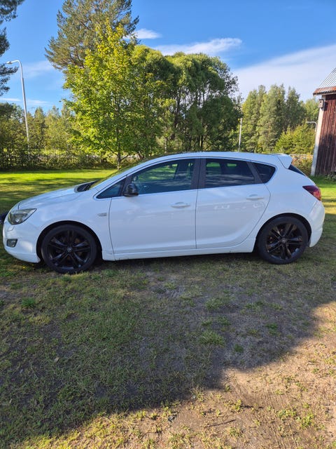 Opel Astra 2012