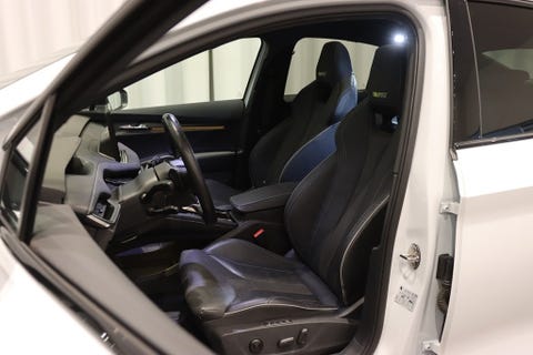 Skoda Enyaq, framsäten