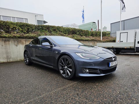 Tesla Model S, från sidan