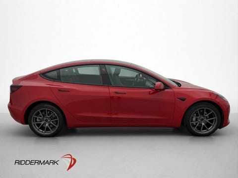 Tesla Model 3, från sidan