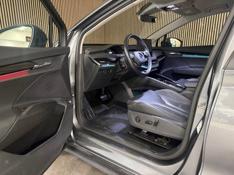 Skoda Enyaq, framsäten