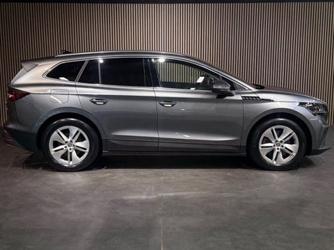 Skoda Enyaq, från sidan