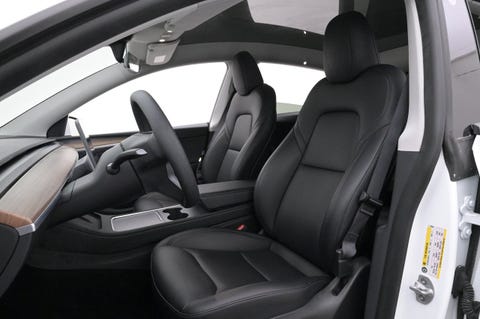 Tesla Model Y, framsäten