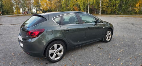 Opel Astra 2011