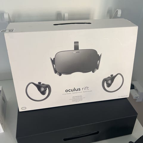 Oculus Rift VR-headset med handkontroller och sensorer | Blocket