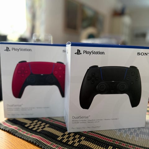 DualSense Edge ohjainmoduuleita (driftaavatkin käy
