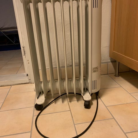 Oljefylld element svart 2000w | Blocket