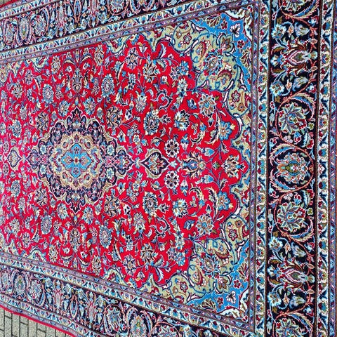 En fantastiskt vacker handknuten persisk Mashad blå matta, 338x247 cm ...