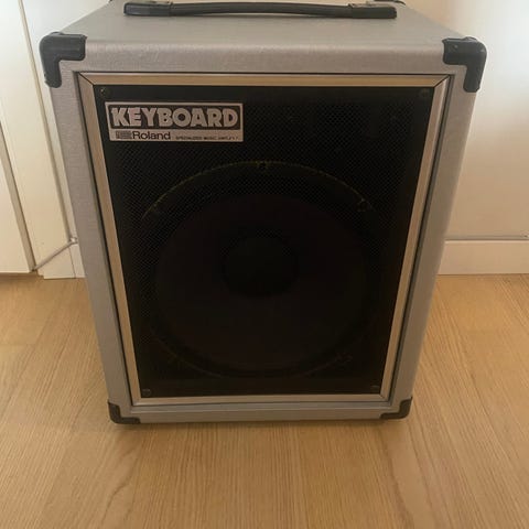 Roland RAC-KC400 Custom Cover voor de KC-400 & KC350 Keyboard Amps | Bewaar de Geweldige Look van je Amp met deze Authentieke Roland Amp Cover