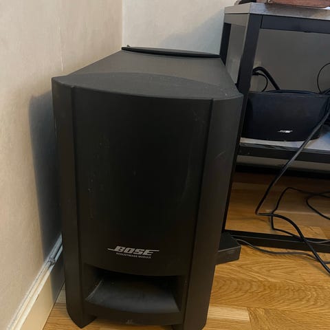 Bose högtalarsystem med subwoofer och fjärrkontroll | Blocket