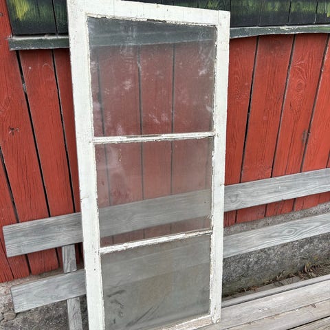 10 gamla fönster med tvåglas och vit karm. | Blocket