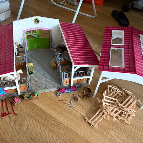 Schleich hus och stall | Blocket