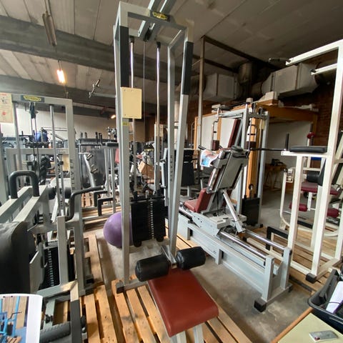 technogym-pectoral-pec-deck-kommersiell-br-stmaskin-blocket