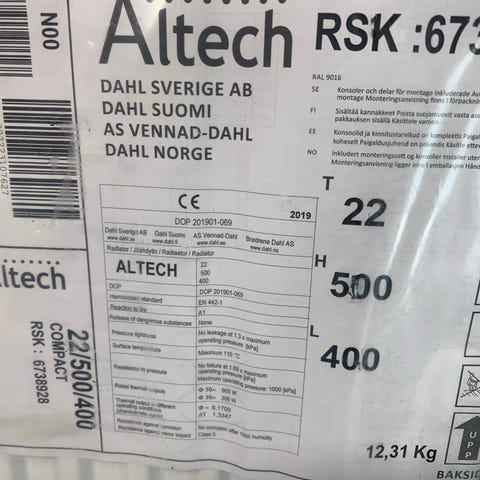 Toppfräsch och modern radiator (400x3000x60 mm) komplett med termostat ...