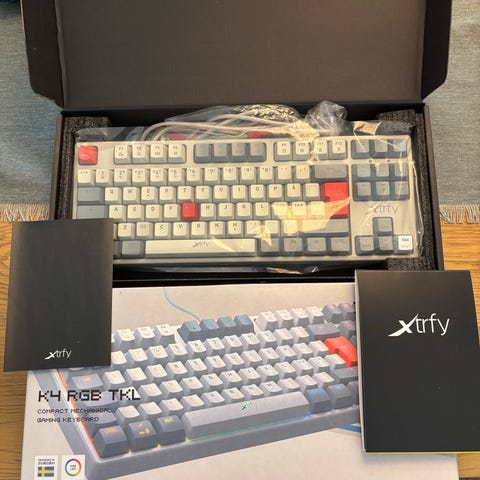 Ajazz AK820 tangentbord och Attack shark X3 Superlight gaming mouse ...