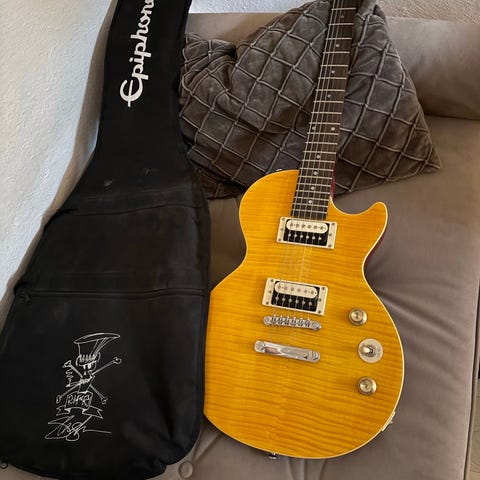 Elgitarr med väska | Blocket