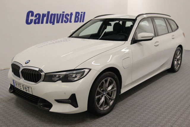 BMW 330e 2021