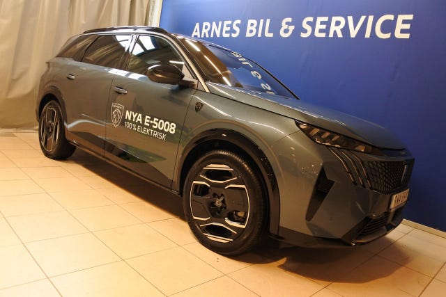 Peugeot e-5008 2024