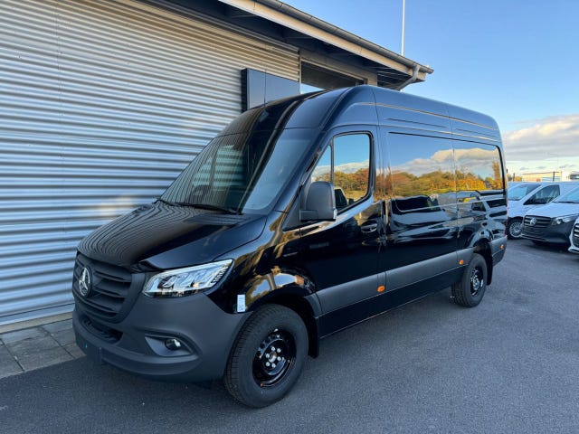 Mercedes-Benz eSprinter 320 2025