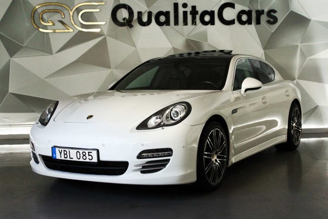 Porsche Panamera 4S 2011
