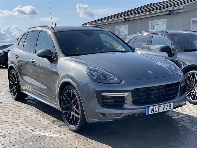 Porsche Cayenne GTS 2016