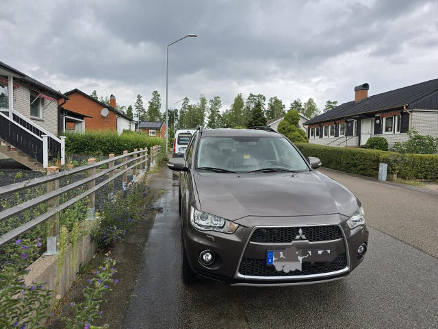 Mitsubishi Outlander 2011