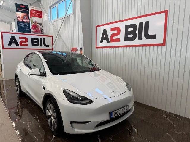 Tesla Model Y 2024