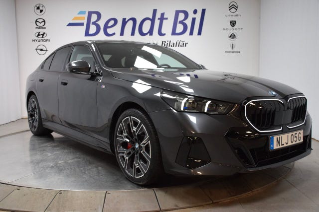BMW 550e 2025