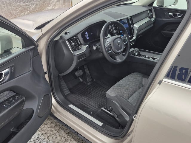 Volvo XC60 2023 – bild 2