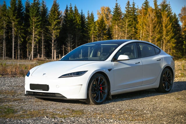 Tesla Model 3 2024