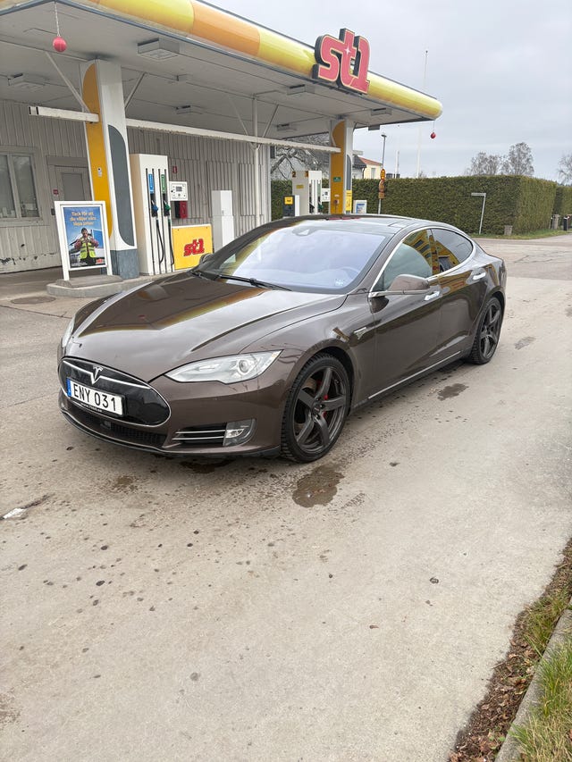 Tesla Model S 2015