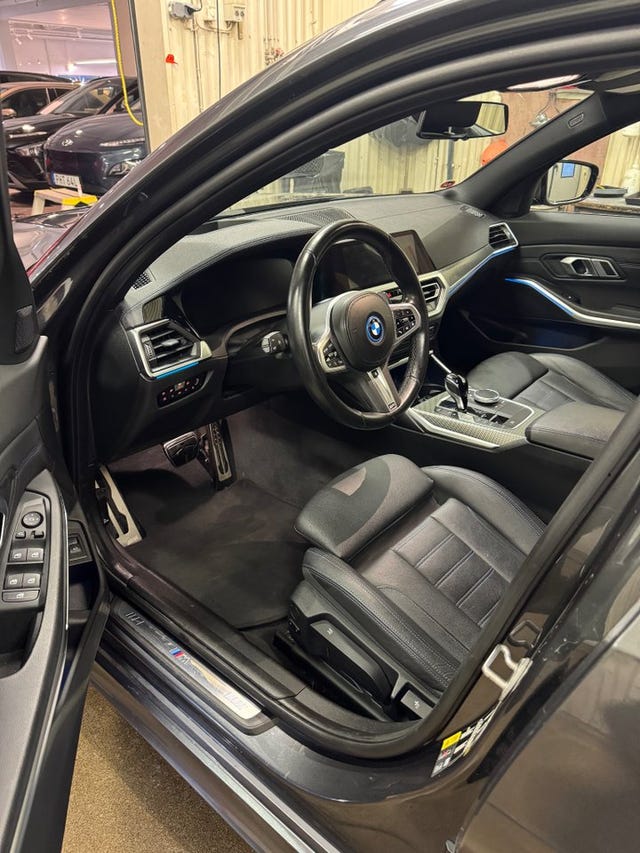 BMW 330e 2022