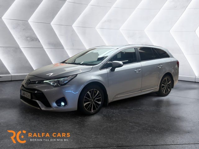 Toyota Avensis 2015