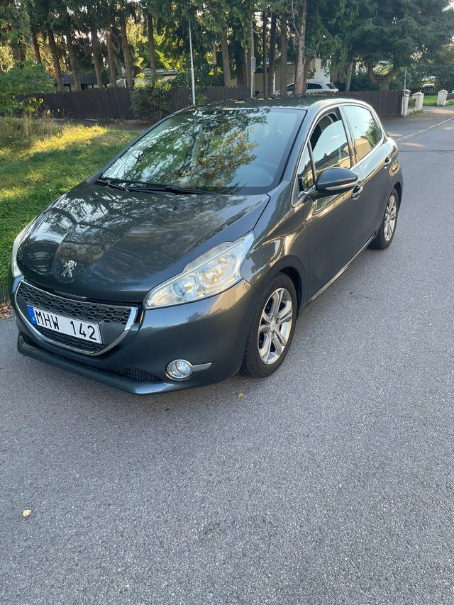 Peugeot 208 2012