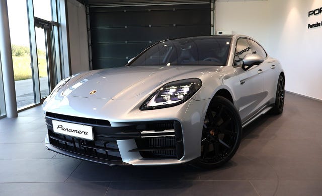 Porsche Panamera 4S 2025