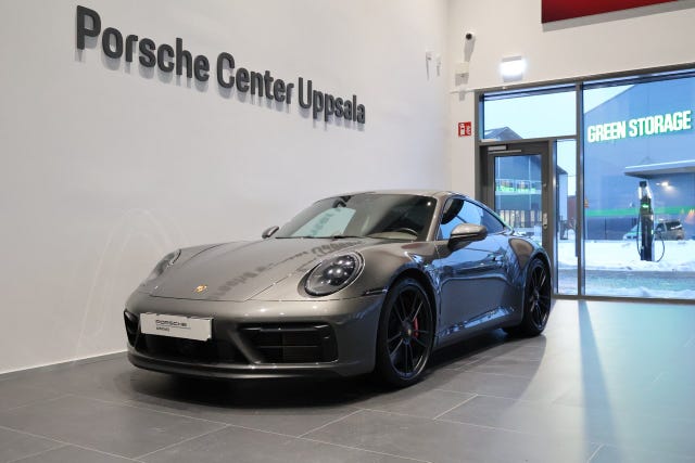 Porsche 911 Carrera 4 GTS 2024
