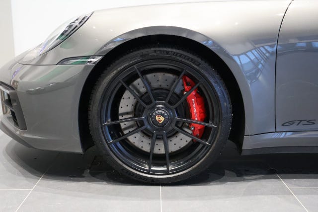 Porsche 911 Carrera 4 GTS 2024 – bild 4