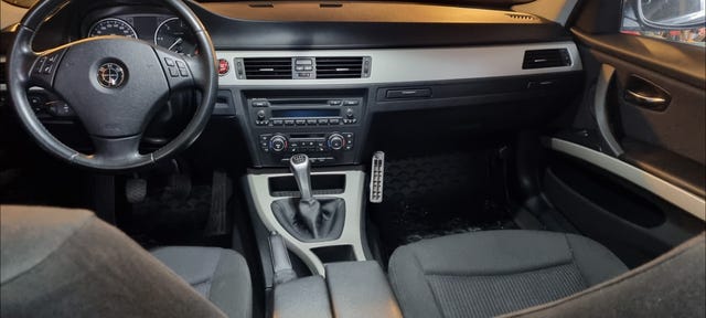 BMW 320d 2011 – bild 3