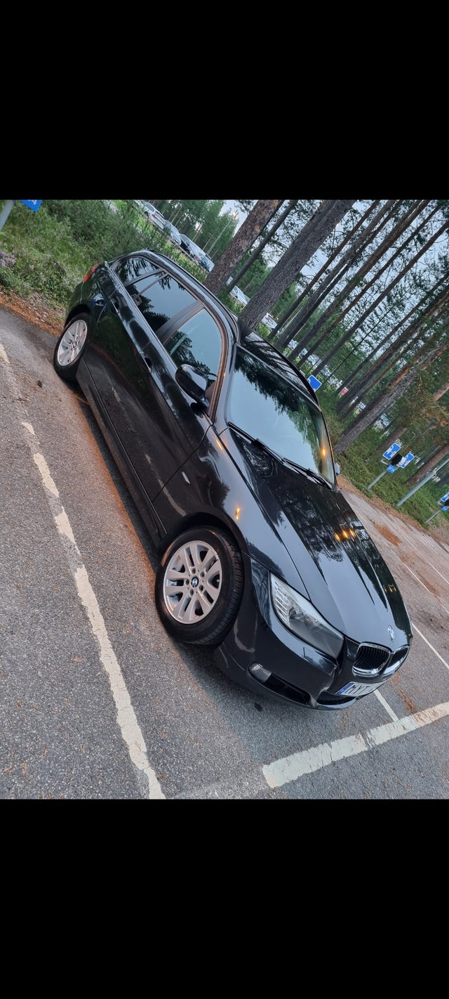 BMW 320d 2011 – bild 2