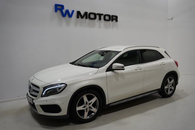 Mercedes-Benz GLA 180 2015