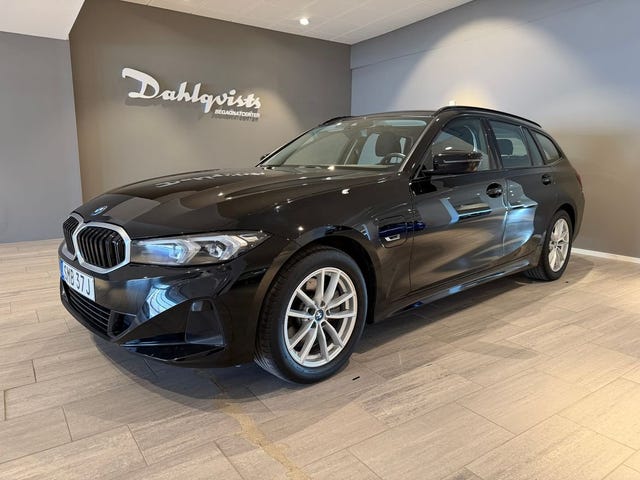 BMW 330e 2023