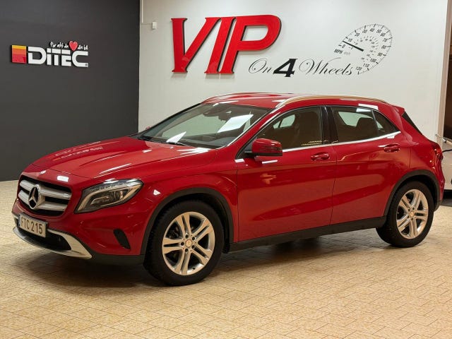 Mercedes-Benz GLA 200 2015