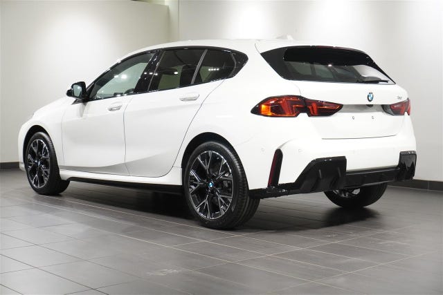 BMW 120 2026 – bild 3