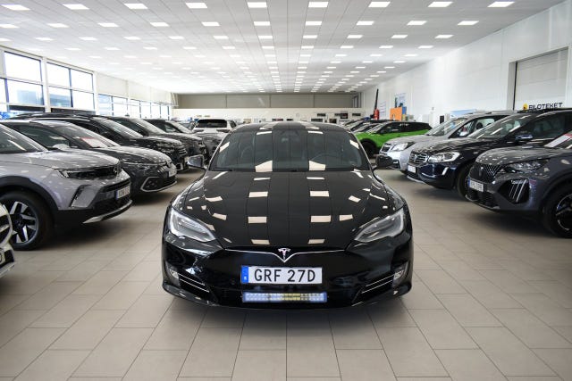 Tesla Model S 2021
