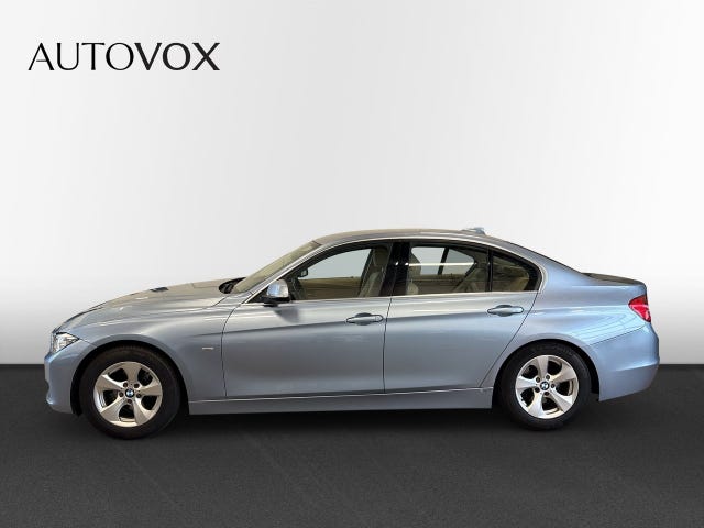 BMW 320d 2012 – bild 2